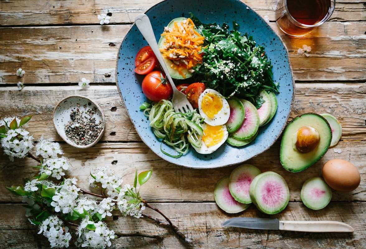 Certified nutrition expert consulting with client online